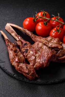 Et, ızgara dana eti, kaburga ya da biftek. Et yemeği, ızgara yemek.