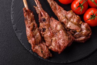 Et, ızgara dana eti, kaburga ya da biftek. Et yemeği, ızgara yemek.