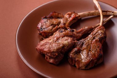 Et, ızgara dana eti, kaburga ya da biftek. Et yemeği, ızgara yemek.