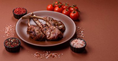 Et, ızgara dana eti, kaburga ya da biftek. Et yemeği, ızgara yemek.