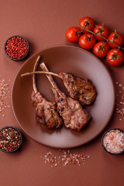 Et, ızgara dana eti, kaburga ya da biftek. Et yemeği, ızgara yemek.