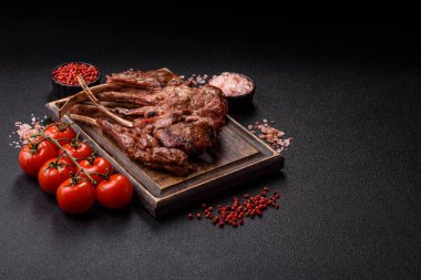 Et, ızgara dana eti, kaburga ya da biftek. Et yemeği, ızgara yemek.