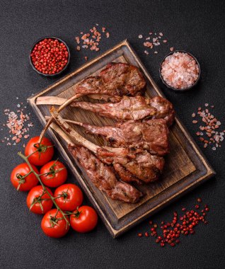 Et, ızgara dana eti, kaburga ya da biftek. Et yemeği, ızgara yemek.