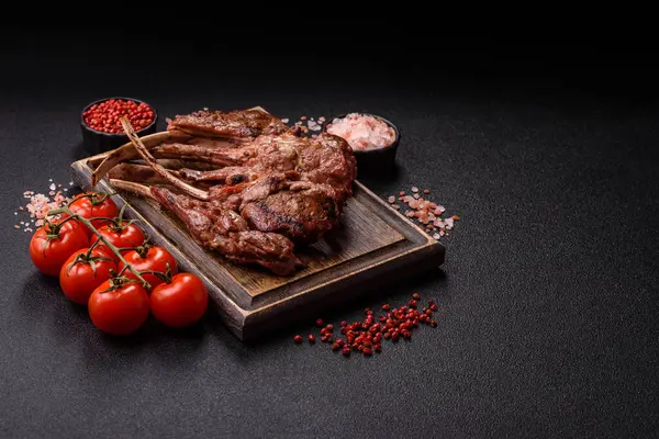 Et, ızgara dana eti, kaburga ya da biftek. Et yemeği, ızgara yemek.