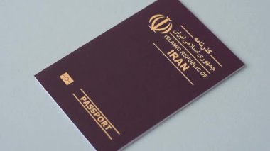 Seyahat etmek, uçmak ve iş yapmak için İran pasaportu. İran belgesi, sınırı geçmek için kimlik
