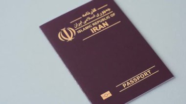 Seyahat etmek, uçmak ve iş yapmak için İran pasaportu. İran belgesi, sınırı geçmek için kimlik