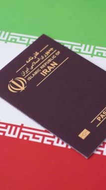 Seyahat etmek, uçmak ve iş yapmak için İran pasaportu. İran belgesi, sınırı geçmek için kimlik