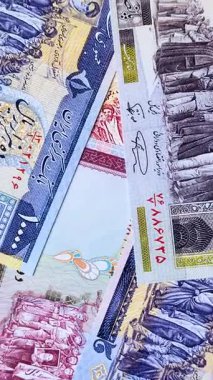 İran kağıt parası, banknotlar, iş ve finansal anlaşmalar için riyal para. Tasarımınız için İran para arkaplanı