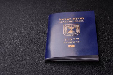 Seyahat etmek, uçmak ve iş yapmak için İsrail pasaportu. İsrail belgesi, sınırı geçmek için kimlik