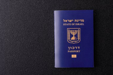 Seyahat etmek, uçmak ve iş yapmak için İsrail pasaportu. İsrail belgesi, sınırı geçmek için kimlik