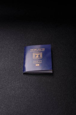 Seyahat etmek, uçmak ve iş yapmak için İsrail pasaportu. İsrail belgesi, sınırı geçmek için kimlik