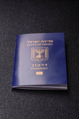 Seyahat etmek, uçmak ve iş yapmak için İsrail pasaportu. İsrail belgesi, sınırı geçmek için kimlik
