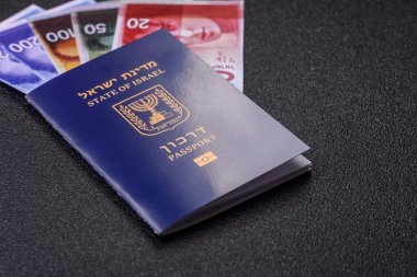 Seyahat etmek, uçmak ve iş yapmak için İsrail pasaportu. İsrail belgesi, sınırı geçmek için kimlik