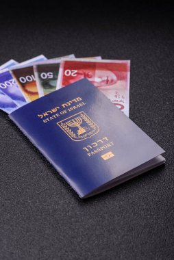 Seyahat etmek, uçmak ve iş yapmak için İsrail pasaportu. İsrail belgesi, sınırı geçmek için kimlik