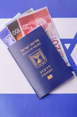 Seyahat etmek, uçmak ve iş yapmak için İsrail pasaportu. İsrail belgesi, sınırı geçmek için kimlik
