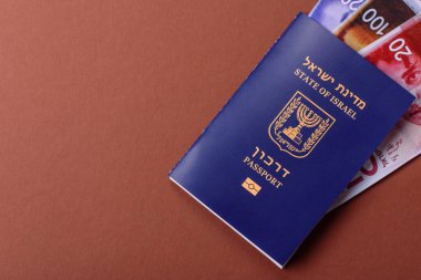 Seyahat etmek, uçmak ve iş yapmak için İsrail pasaportu. İsrail belgesi, sınırı geçmek için kimlik