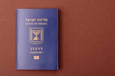 Seyahat etmek, uçmak ve iş yapmak için İsrail pasaportu. İsrail belgesi, sınırı geçmek için kimlik