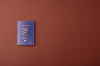 Seyahat etmek, uçmak ve iş yapmak için İsrail pasaportu. İsrail belgesi, sınırı geçmek için kimlik