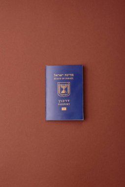 Seyahat etmek, uçmak ve iş yapmak için İsrail pasaportu. İsrail belgesi, sınırı geçmek için kimlik