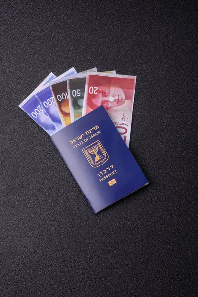 Seyahat etmek, uçmak ve iş yapmak için İsrail pasaportu. İsrail belgesi, sınırı geçmek için kimlik