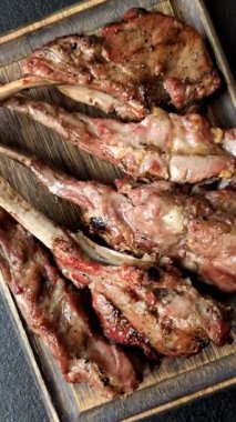 Et, ızgara dana eti, kaburga ya da biftek. Et yemeği, ızgara yemek.