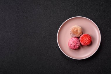 Çin ay çöreği, pirinç hamuru ve meyve dolgulu Asya tatlı tatlısıdır. Tasarımınız için arka plan olarak Asya ay pastası