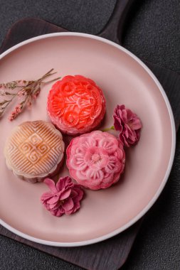 Çin ay çöreği, pirinç hamuru ve meyve dolgulu Asya tatlı tatlısıdır. Tasarımınız için arka plan olarak Asya ay pastası