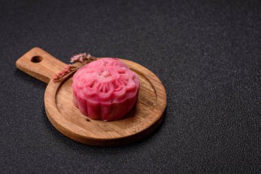 Çin ay çöreği, pirinç hamuru ve meyve dolgulu Asya tatlı tatlısıdır. Tasarımınız için arka plan olarak Asya ay pastası