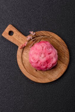 Çin ay çöreği, pirinç hamuru ve meyve dolgulu Asya tatlı tatlısıdır. Tasarımınız için arka plan olarak Asya ay pastası