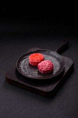 Çin ay çöreği, pirinç hamuru ve meyve dolgulu Asya tatlı tatlısıdır. Tasarımınız için arka plan olarak Asya ay pastası