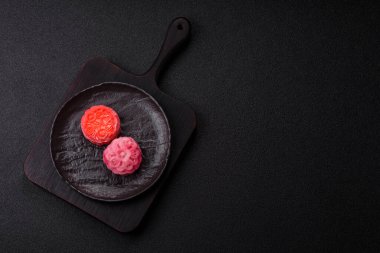 Çin ay çöreği, pirinç hamuru ve meyve dolgulu Asya tatlı tatlısıdır. Tasarımınız için arka plan olarak Asya ay pastası