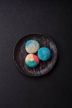 Çin ay çöreği, pirinç hamuru ve meyve dolgulu Asya tatlı tatlısıdır. Tasarımınız için arka plan olarak Asya ay pastası