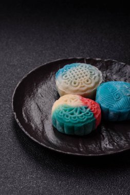 Çin ay çöreği, pirinç hamuru ve meyve dolgulu Asya tatlı tatlısıdır. Tasarımınız için arka plan olarak Asya ay pastası