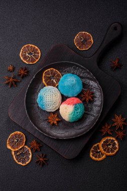 Çin ay çöreği, pirinç hamuru ve meyve dolgulu Asya tatlı tatlısıdır. Tasarımınız için arka plan olarak Asya ay pastası