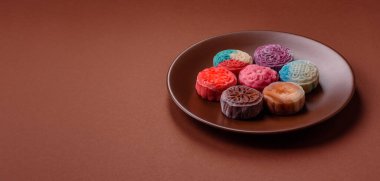 Çin ay çöreği, pirinç hamuru ve meyve dolgulu Asya tatlı tatlısıdır. Tasarımınız için arka plan olarak Asya ay pastası