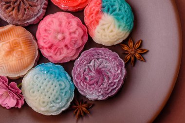 Çin ay çöreği, pirinç hamuru ve meyve dolgulu Asya tatlı tatlısıdır. Tasarımınız için arka plan olarak Asya ay pastası