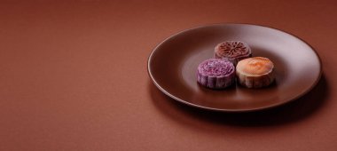 Çin ay çöreği, pirinç hamuru ve meyve dolgulu Asya tatlı tatlısıdır. Tasarımınız için arka plan olarak Asya ay pastası