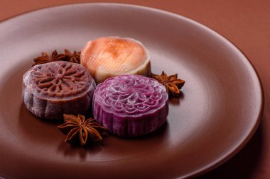 Çin ay çöreği, pirinç hamuru ve meyve dolgulu Asya tatlı tatlısıdır. Tasarımınız için arka plan olarak Asya ay pastası