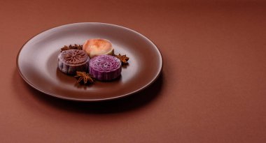 Çin ay çöreği, pirinç hamuru ve meyve dolgulu Asya tatlı tatlısıdır. Tasarımınız için arka plan olarak Asya ay pastası