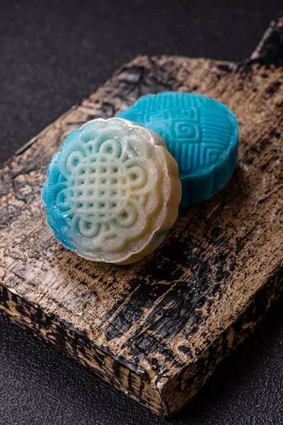 Çin ay çöreği, pirinç hamuru ve meyve dolgulu Asya tatlı tatlısıdır. Tasarımınız için arka plan olarak Asya ay pastası