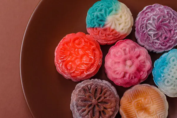 Çin ay çöreği, pirinç hamuru ve meyve dolgulu Asya tatlı tatlısıdır. Tasarımınız için arka plan olarak Asya ay pastası