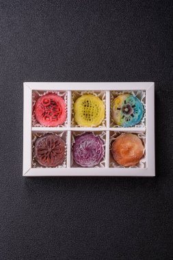 Çin ay çöreği, pirinç hamuru ve meyve dolgulu Asya tatlı tatlısıdır. Tasarımınız için arka plan olarak Asya ay pastası