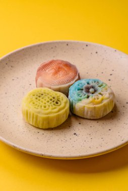 Çin ay çöreği, pirinç hamuru ve meyve dolgulu Asya tatlı tatlısıdır. Tasarımınız için arka plan olarak Asya ay pastası