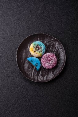 Çin ay çöreği, pirinç hamuru ve meyve dolgulu Asya tatlı tatlısıdır. Tasarımınız için arka plan olarak Asya ay pastası