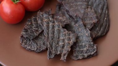 Atıştırmalık ya da kurutulmuş et, kurutulmuş kurutulmuş kurutulmuş et. Biftek, bira için et.