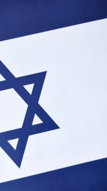 Bağımsızlığın sembolü olarak beyaz ve mavi renkli İsrail bayrağı. Tasarımınız için arka plan olarak İsrail bayrağı