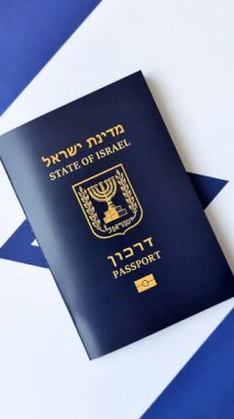 Seyahat etmek, uçmak ve iş yapmak için İsrail pasaportu. İsrail belgesi, sınırı geçmek için kimlik