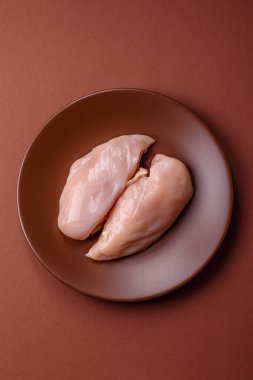 Et, çiğ tavuk fileto, kümes hayvanı göğsü, derisiz ve kemiksiz yemek. Yemek hazırlamak için çiğ tavuk filetosu.