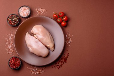 Et, çiğ tavuk fileto, kümes hayvanı göğsü, derisiz ve kemiksiz yemek. Yemek hazırlamak için çiğ tavuk filetosu.
