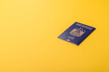 Seyahat etmek, uçmak ve iş yapmak için OAE pasaportu. Sınırı geçmek için Arapça belge